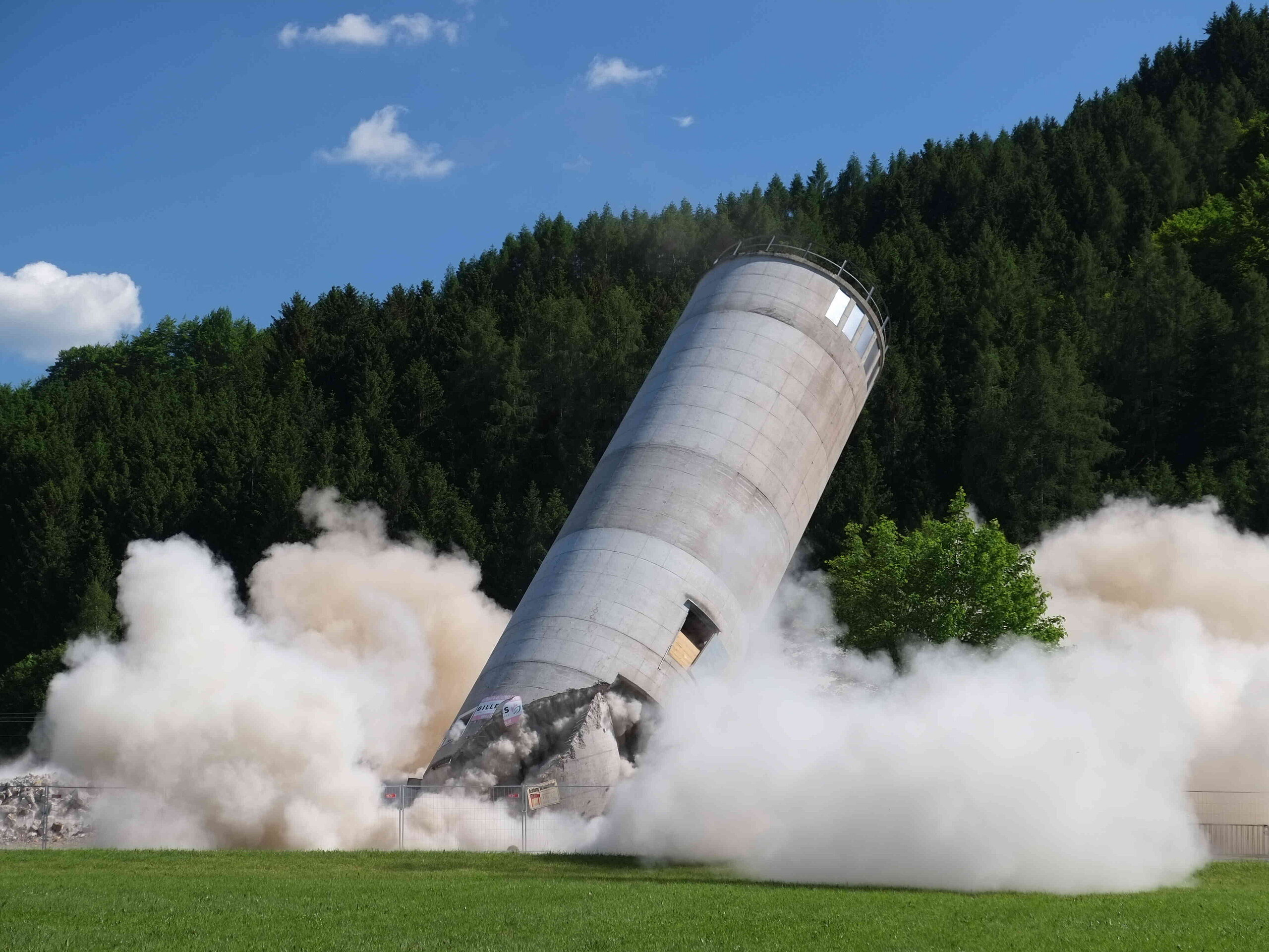 Sprengung Turm