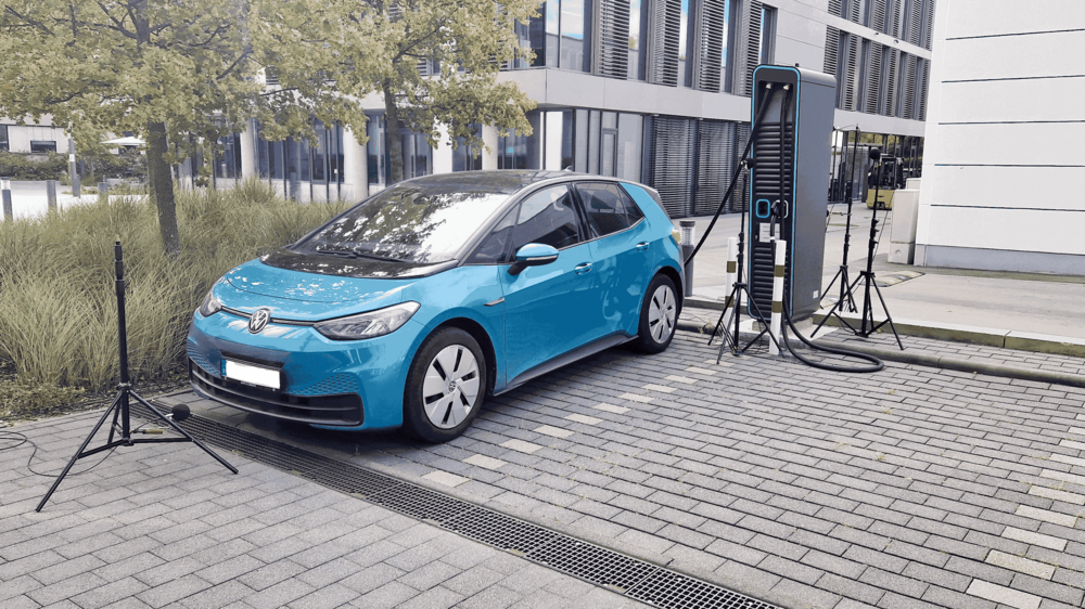 E-Auto an Ladestation bei Müller-BBM in Planegg