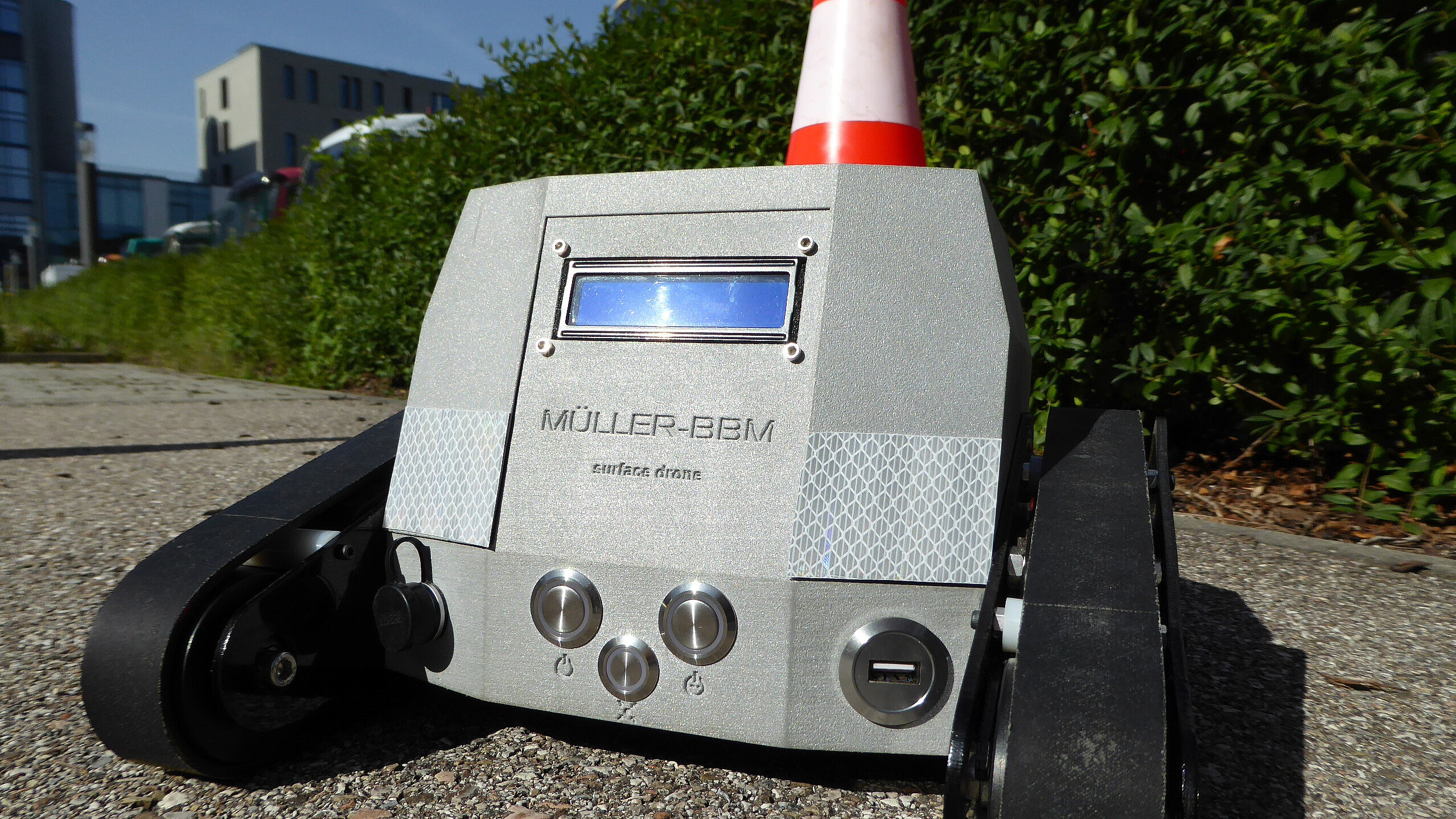 surface drone auf Straße