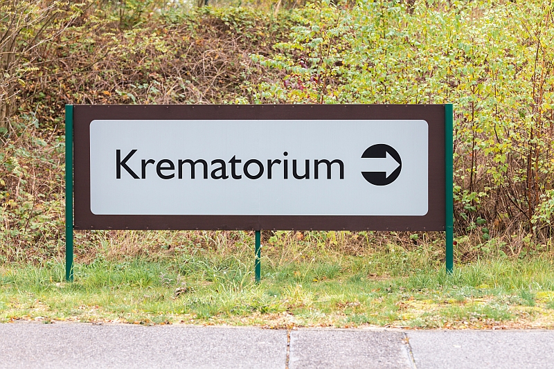 Wegweiser zu einem Krematorium