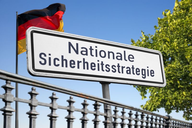 Schild mit den Worten Nationale Sicherheitsstrategie.